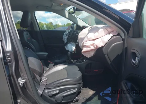 2021 Jeep Compass Trailhawk 4X4 from USA, damaged, VIN 3C4NJDDB1MT529178